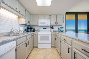 Apartamento, 3 habitaciones | Cocina privada | Frigorífico, horno y cafetera o tetera