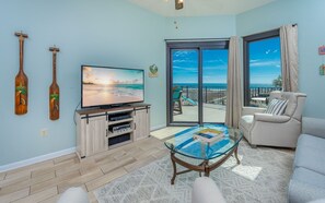 Condo, 2 Bedrooms | Living area