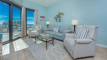 Condo, 2 chambres | Aire de séjour