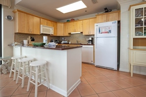 Condo, 3 quartos | Cozinha privada | Geladeira, fogão, cafeteira/chaleira