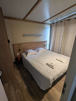 2 chambres, fer et planche à repasser, Wi-Fi, draps fournis