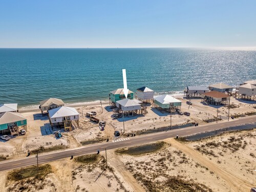 Beach Life! Gulf Beachside, 4/2, Pet Friendly, Sleeps 10