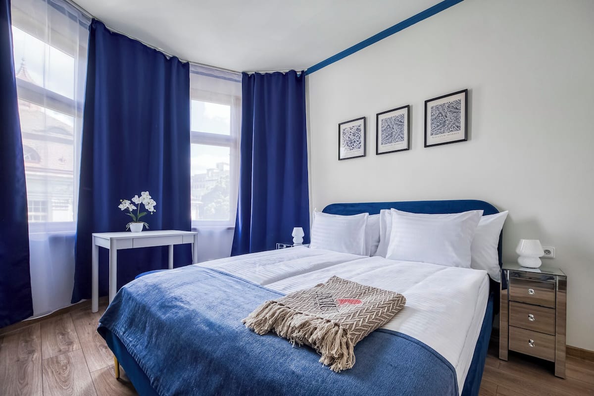 Apartemen Klasik, pemandangan kota | 2 kamar tidur, meja kerja, setrika/meja setrika, dan Wi-Fi gratis