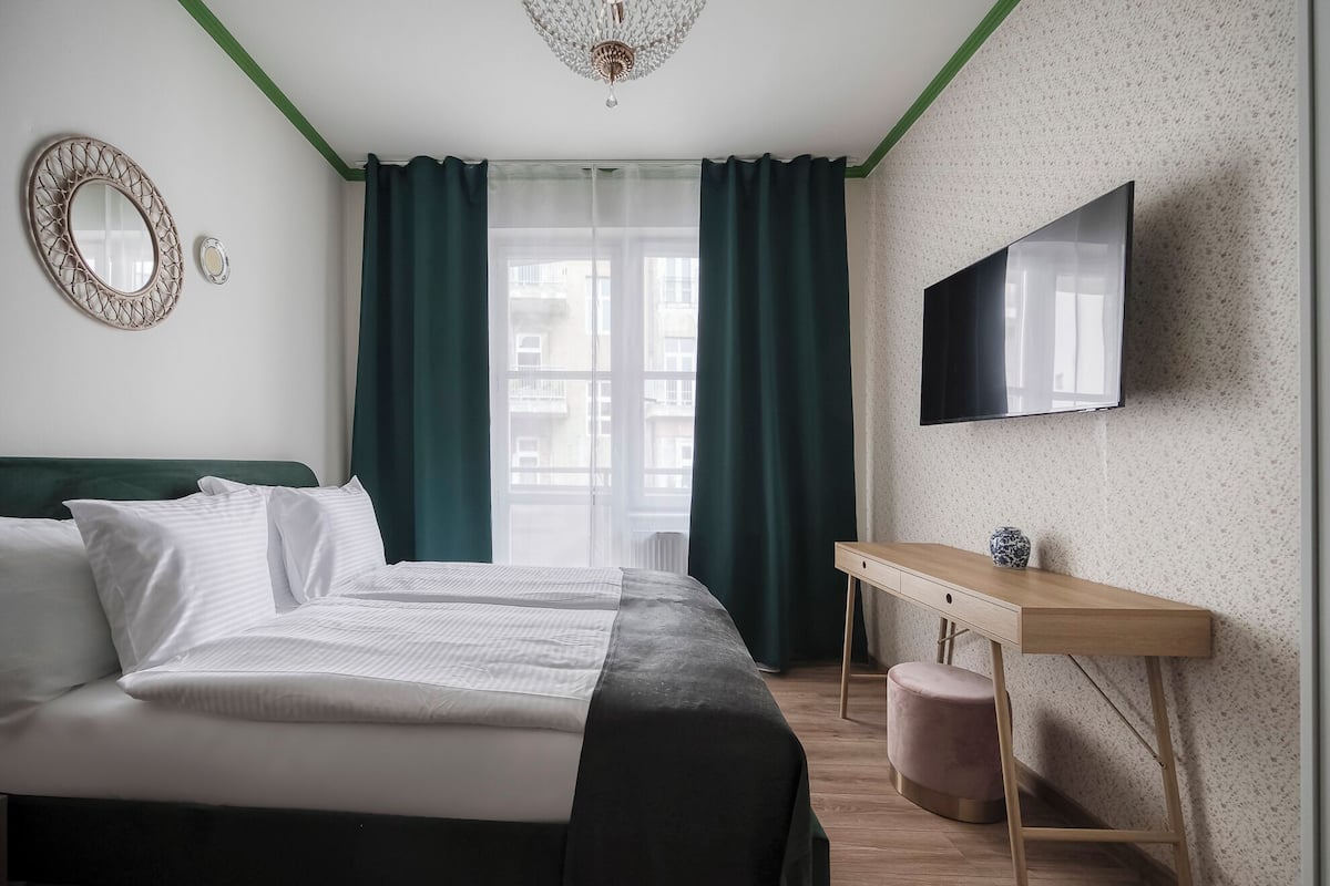 Apartemen Standar | 2 kamar tidur, meja kerja, setrika/meja setrika, dan Wi-Fi gratis