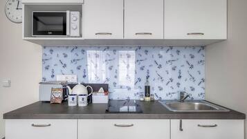 Deluxe Apartment, City View | Private kitchen | Mini-fridge, microwave, stovetop, cookware/dishes/utensils