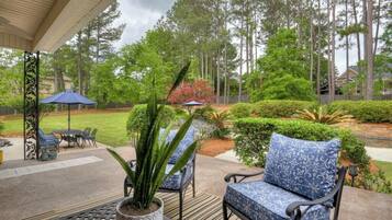 屋外ダイニングエリア