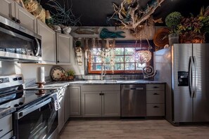 Maison, 2 chambres | Cuisine privée | Réfrigérateur, four, cafetière/bouilloire, grille-pain