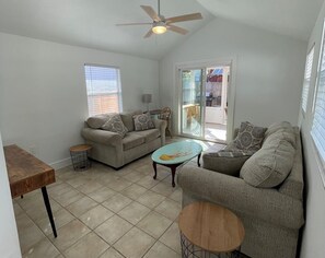 House, 2 Bedrooms | Living area