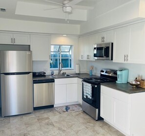 Hus, 2 soverom | Eget kjøkken | Ovn og kaffetrakter/tekoker