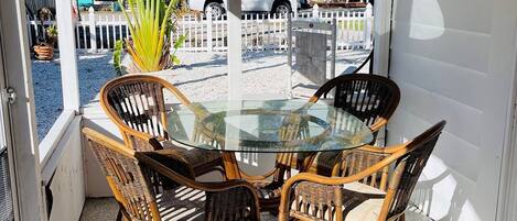 House, 2 Bedrooms | Outdoor dining