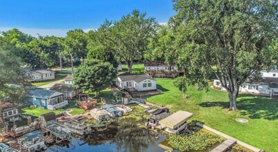 This house is located on North Webster Lake and features a hot tub.