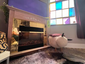 Interior - Amazingly Cozy Comfort Downtwn, Amphitheater, 2 min ferry & train station (Bridgeport)