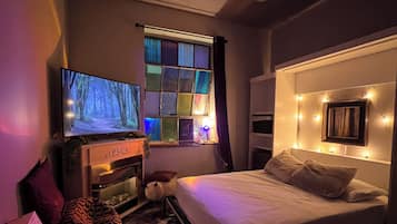 In-room safe, iron/ironing board, free WiFi, bed sheets