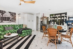 Appart'hôtel, 4 chambres | Coin séjour