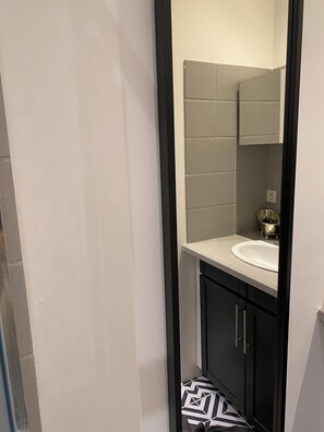 Hair dryer, towels, soap, toilet paper - 40 m2 apartment on the Ile de la Cité (Paris)