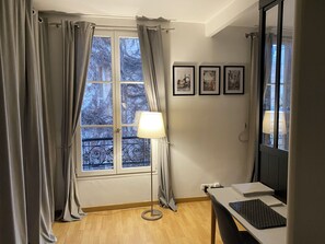 Interior - 40 m2 apartment on the Ile de la Cité (Paris)