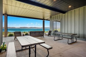 Outdoor dining - Emerald Estate (Sleeps 38) (Fish Haven)