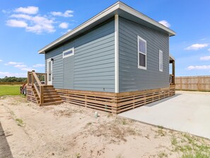 Exterior - The Blue Flower 2 Bedroom Home (Rockport)