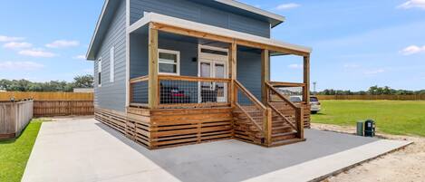 House, 2 Bedrooms | Exterior