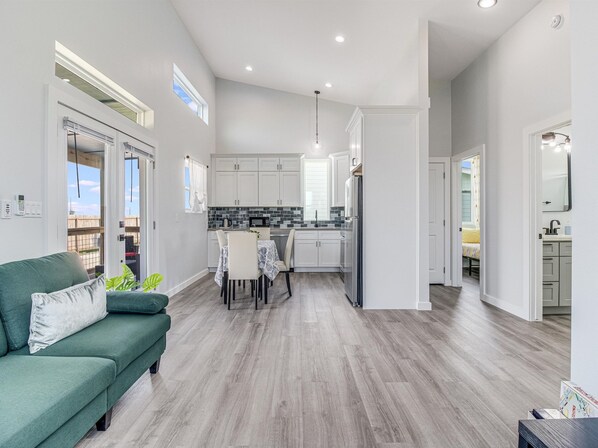 Living area - The Blue Flower 2 Bedroom Home (Rockport)