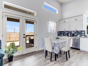 Dining - The Blue Flower 2 Bedroom Home (Rockport)