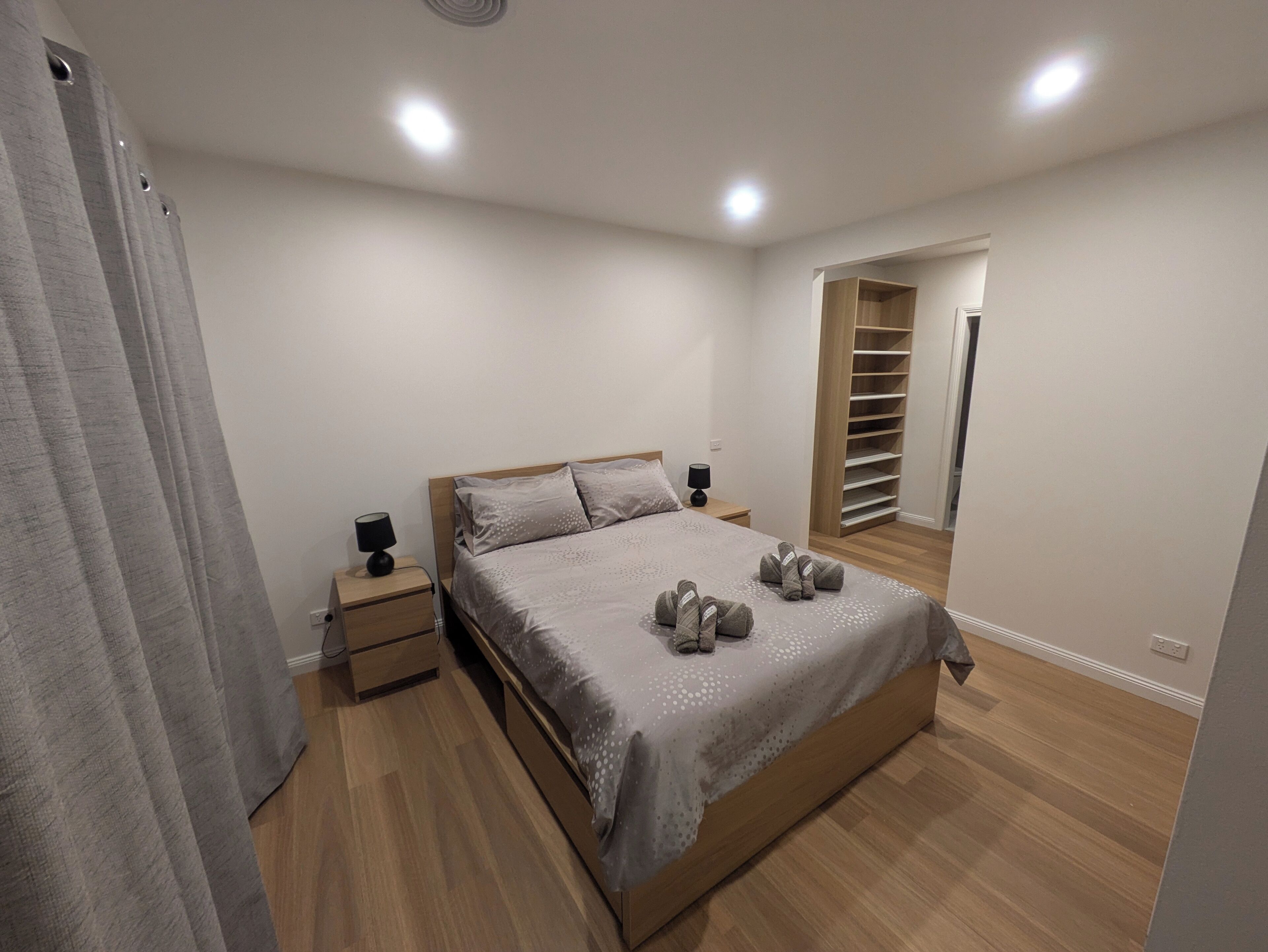 2 chambres, fer et planche à repasser