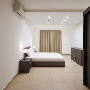 3 bedrooms, desk, iron/ironing board, WiFi