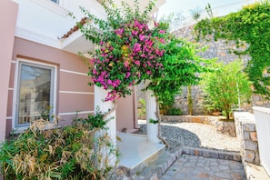 Property grounds - Villa Lycia, 3 Bedroom Private Villa Close to Sarıgerme Beach (Muğla)
