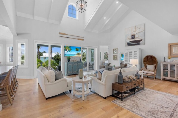 Smart TV, table tennis, offices - Waterfront Elegance! Pool, Dock and Spa! (Anna Maria)