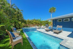 A heated pool - Blue Oasis Retreat: A Dual Anna Maria Island Paradise! (Holmes Beach)