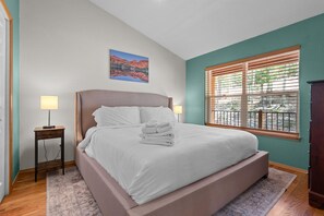 4 室のベッドルーム、WiFi (無料)、ベッドシーツ