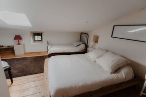 4 bedrooms, iron/ironing board, free WiFi, bed sheets