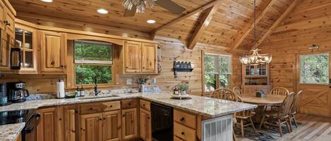 ثلاجة، ميكروويف، فرن، موقد طهي مسطح