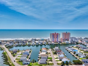 A coastal residential area with a marina, houses, and a large hotel complex. - Waterfront Retreat 1 Block from the Beach Sleeps 8 (North Myrtle Beach)