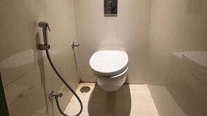 デラックス シングルルーム 禁煙 客室清掃 | バスルーム | シャワー、タオル、石鹸、シャンプー
