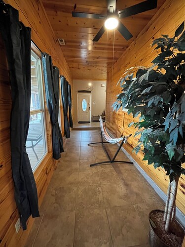 Spacious and comfortable 3-bedroom house in peaceful Somerset, KY. All amenities
