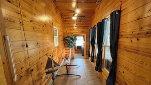 A wooden interior hallway with a tiled floor, a ceiling fan, and a plant in the center. - Spacious and comfortable 3-bedroom house in peaceful Somerset, KY. All amenities (Somerset)