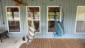 A covered porch with a ceiling fan, two hammocks, and wooden flooring. - Spacious and comfortable 3-bedroom house in peaceful Somerset, KY. All amenities (Somerset)