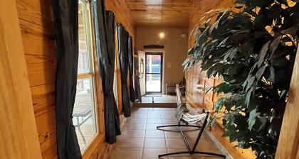 Spacious and comfortable 3-bedroom house in peaceful Somerset, KY. All amenities