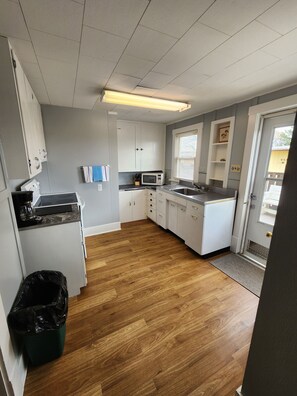 Fridge, microwave, oven, stovetop - Lake Mac Lodge - a 4-bedroom house in charming Lemoyne. Relax and unwind. (Lemoyne)