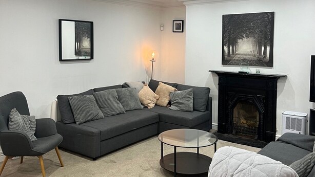 Unclassified image, 1 of 10, button - Georgian Apartment in Dublin (Dublin 4)