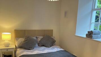 2 bedrooms, iron/ironing board, bed sheets