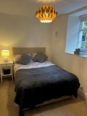 2 bedrooms, iron/ironing board, bed sheets