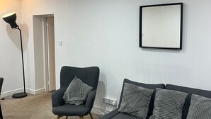Unclassified image, 3 of 10, button - Georgian Apartment in Dublin (Dublin 4)