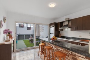 Fridge, microwave, oven, stovetop - Vacation Home 'Zoiben' with Mountain View, Private Terrace and Wi-Fi (La aldea de san nicolas)