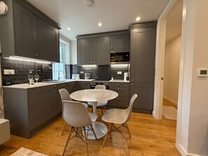 Dining - Fantastic apartment - in the heart of covent garden, 5 minutes to train station (London)