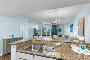 Interior - 🌴Palms 2406- Beach Nearby+Lagoon Pool⛱️ (Destin)