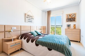 2 makuuhuonetta, silitysrauta/-lauta, ilmainen Wi-Fi, vuodevaatteet