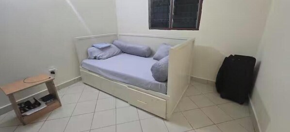 WiFi, bed sheets