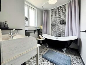 Bathroom - Superb Chic & Cozy Apartment 1h from Paris (Nemours)